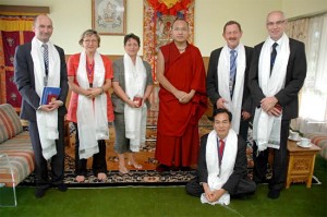 Le Karmapa et les représentants du Parlement Français