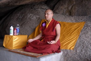 Sa Sainteté le Karmapa dans la grotte sacrée Rewo Jakhang