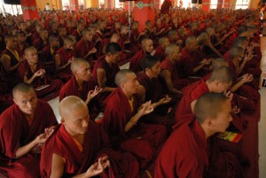 Offrande de mandala avant les enseignements du Karmapa Prise des Trois Types de Voeux