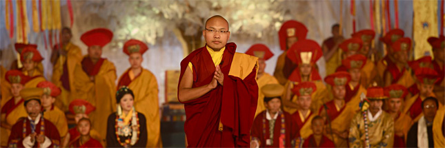 Le Karmapa a souligné combien il était heureux de la présence de tous et a remercié le public avec bienveillance...