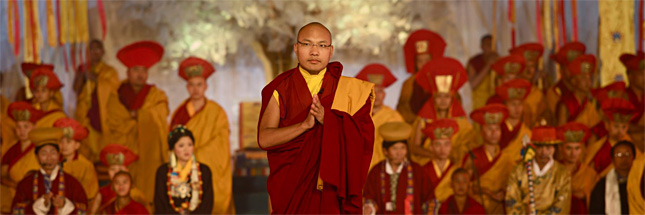 Le Karmapa a souligné combien il était heureux de la présence de tous et a remercié le public avec bienveillance... Le Karmapa a souligné combien il était heureux de la présence de tous et a remercié le public avec bienveillance...