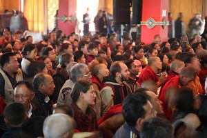 Le Karmapa a incité les membres de l’auditoire à avoir confiance en leur propre capacité de changer et de ne pas se résigner à leurs habitudes négatives.