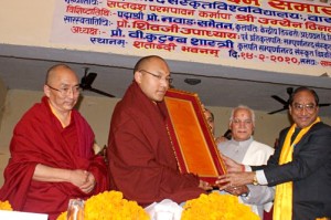 Le Karmapa à l'Université Sanskrite Sampurnananda