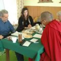 Sa Sainteté le Karmapa étudie les sciences