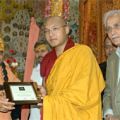 Sa Sainteté Le Gyalwang Karmapa reçoit le prix 2009 : « The Indian Splendor », pour son engagement pour la paix dans le monde